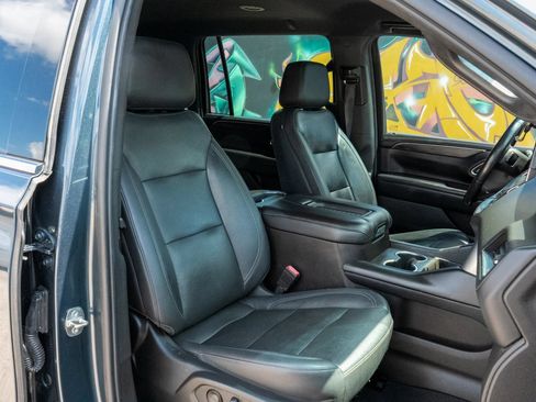 Used 2021 Chevrolet Suburban LT RWD image 24