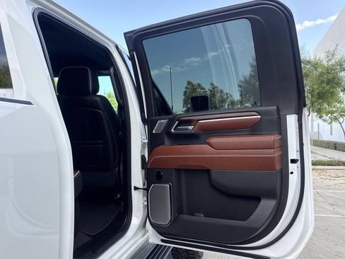 Used 2024 GMC Sierra 2500 Denali Ultimate AWD/4WD image 18