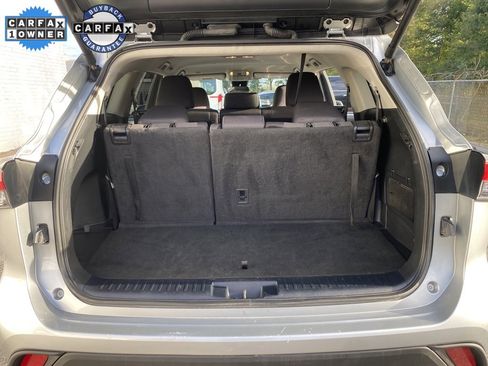 Used 2024 Toyota Highlander LE image 19