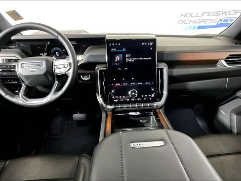 Used 2025 GMC Yukon XL Denali image 11