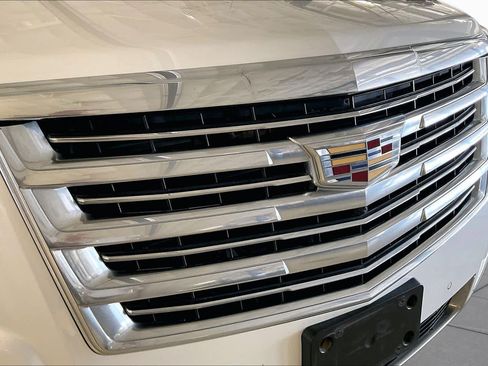 Used 2020 Cadillac Escalade Platinum AWD/4WD image 30