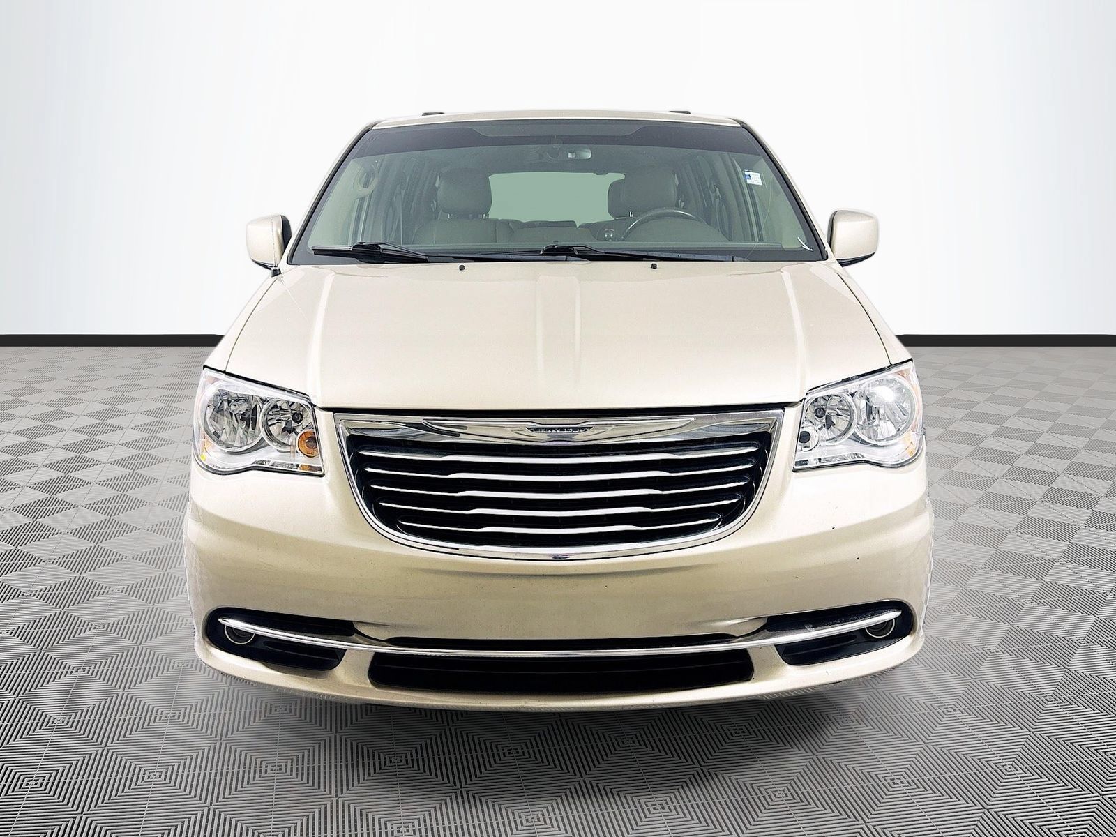 Used 2012 Chrysler Town & Country Touring w/ Entertainment Group #1 FWD image 2