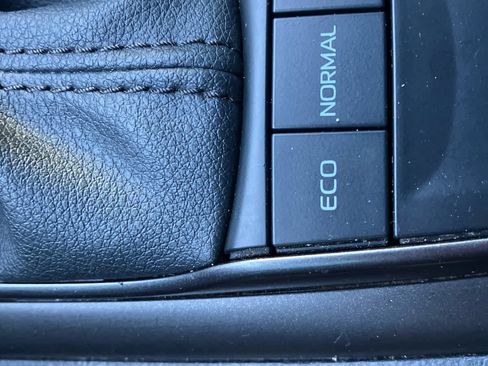 Used 2024 Toyota Camry SE image 24