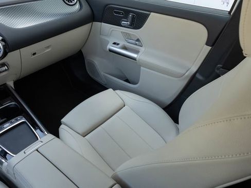 Used 2025 Mercedes-Benz GLA 250 4MATIC image 26