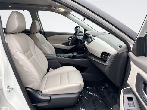 Used 2023 Nissan Rogue SV w/ SV Premium B Package AWD/4WD image 17