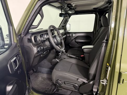 Used 2023 Jeep Wrangler Unlimited w/ Cold Weather Group AWD/4WD image 27