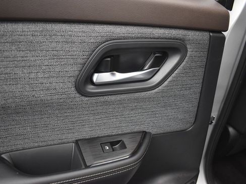 Used 2022 Nissan Rogue SV image 15