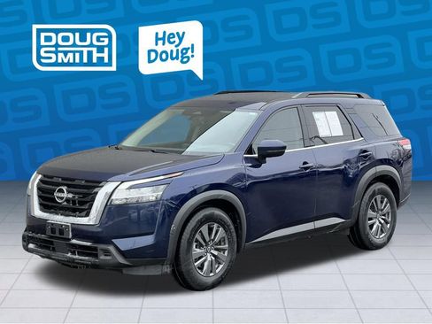 Used 2022 Nissan Pathfinder SV image 1