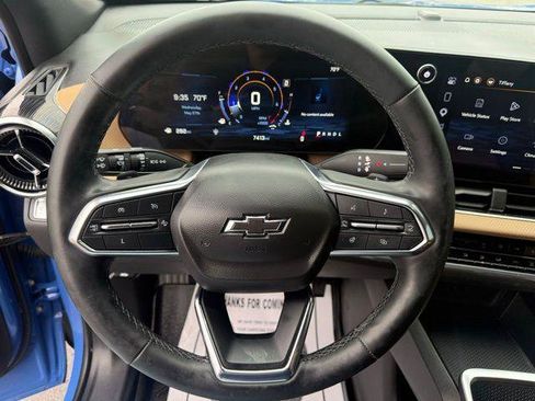 Used 2025 Chevrolet Equinox ACTIV w/ Safety and Technology Package FWD image 7