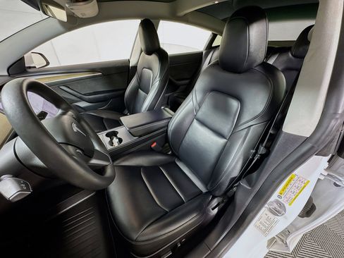 Used 2021 Tesla Model 3 Standard Range Plus image 12