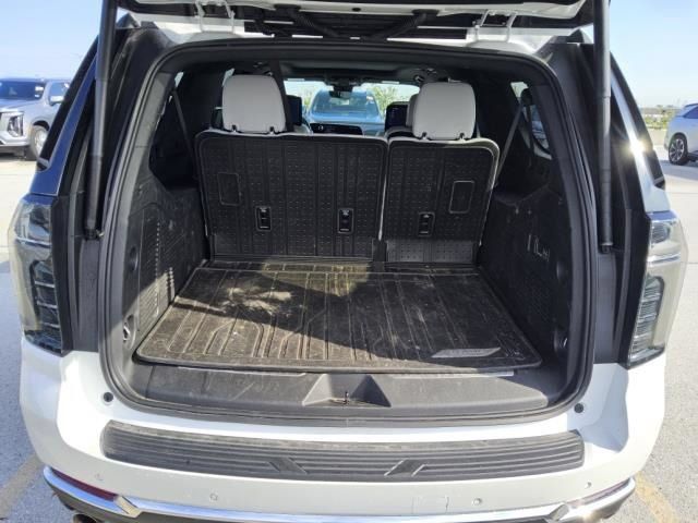 Used 2025 Chevrolet Suburban Premier AWD/4WD image 19
