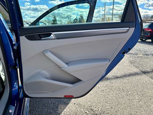 Used 2017 Volkswagen Passat 1.8T R-Line image 13