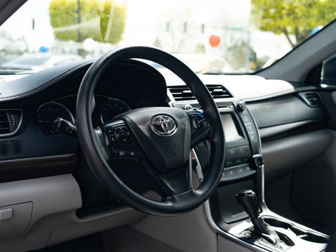 Used 2016 Toyota Camry LE image 11