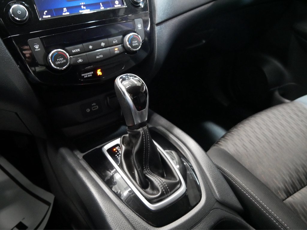 Used 2018 Nissan Rogue SV AWD/4WD image 17