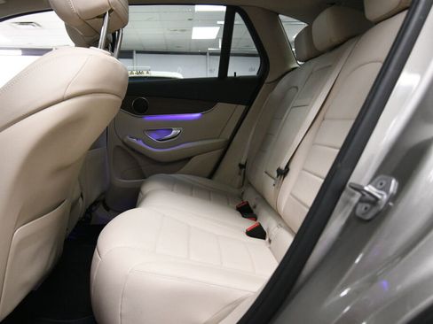 Used 2021 Mercedes-Benz GLC 300 4MATIC image 23
