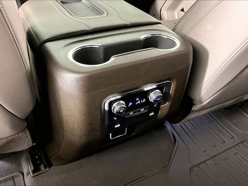 Certified 2024 GMC Yukon SLT w/ SLT Luxury Package RWD image 9