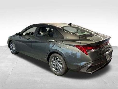 New 2026 Hyundai Elantra Hybrid FWD image 5
