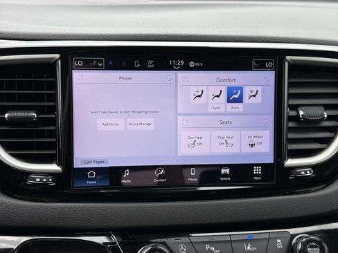 Used 2024 Chrysler Pacifica Touring-L FWD image 9