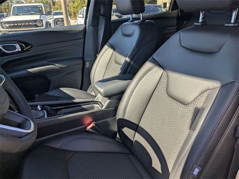 New 2026 Jeep Compass Latitude image 18