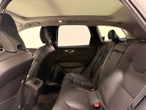 Used 2025 Volvo XC60 B5 Plus image 11