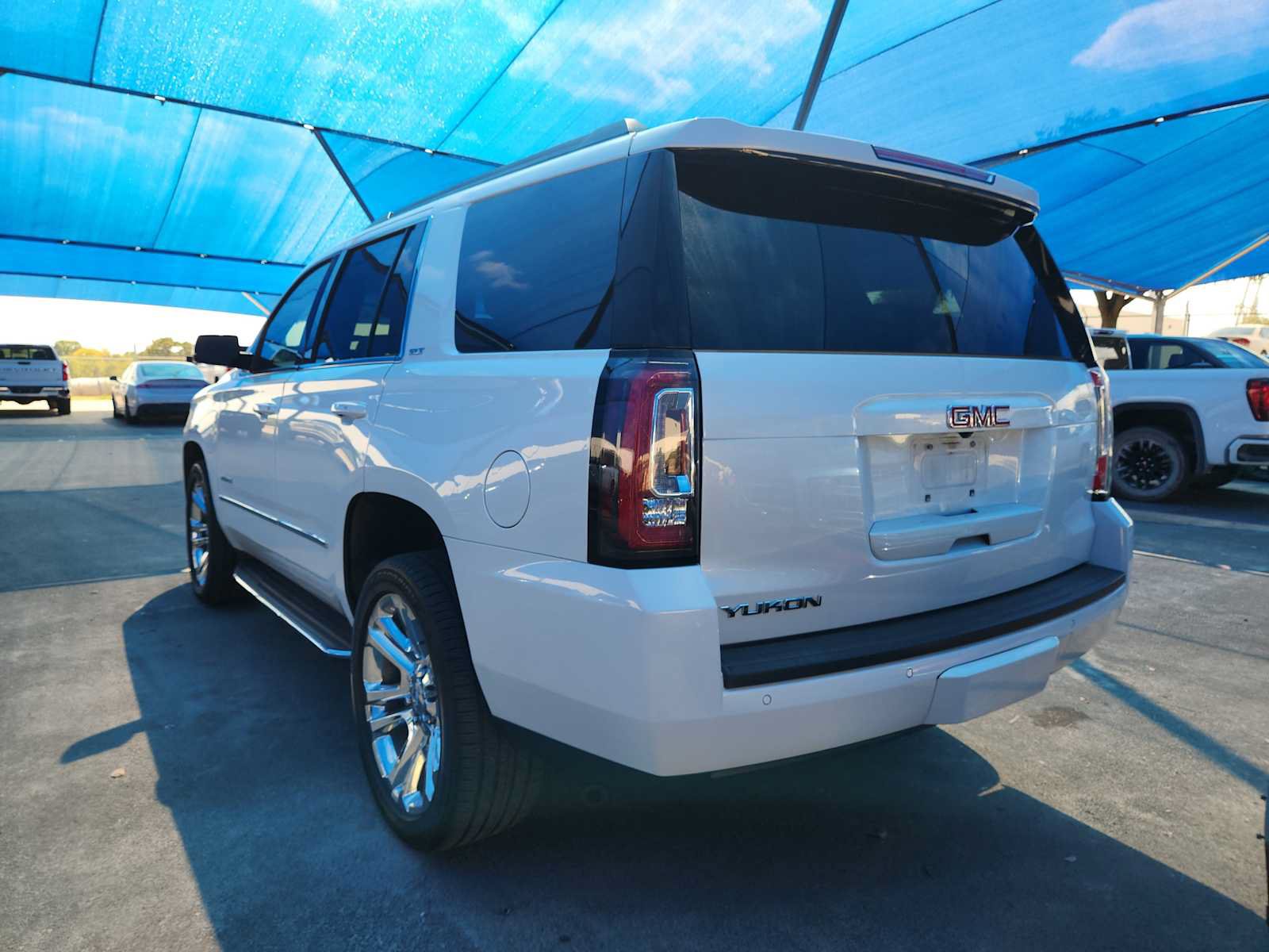 Used 2018 GMC Yukon SLT w/ Premium Edition RWD image 3