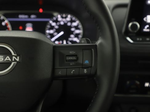 Used 2025 Nissan Rogue SV image 28