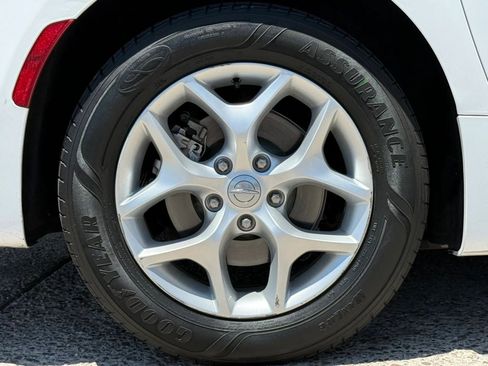 Used 2017 Chrysler Pacifica Touring-L w/ Tire & Wheel Group FWD image 25