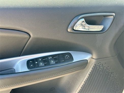Used 2017 Dodge Journey SE image 16
