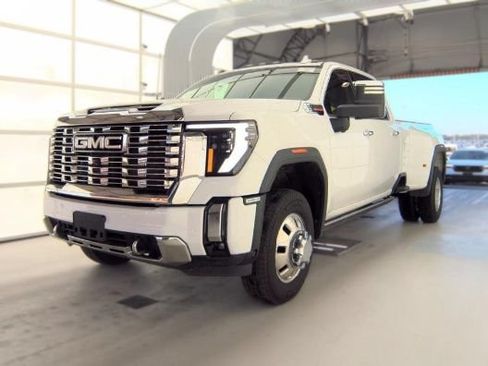 Used 2024 GMC Sierra 3500 Denali w/ Denali Reserve Package AWD/4WD image 4