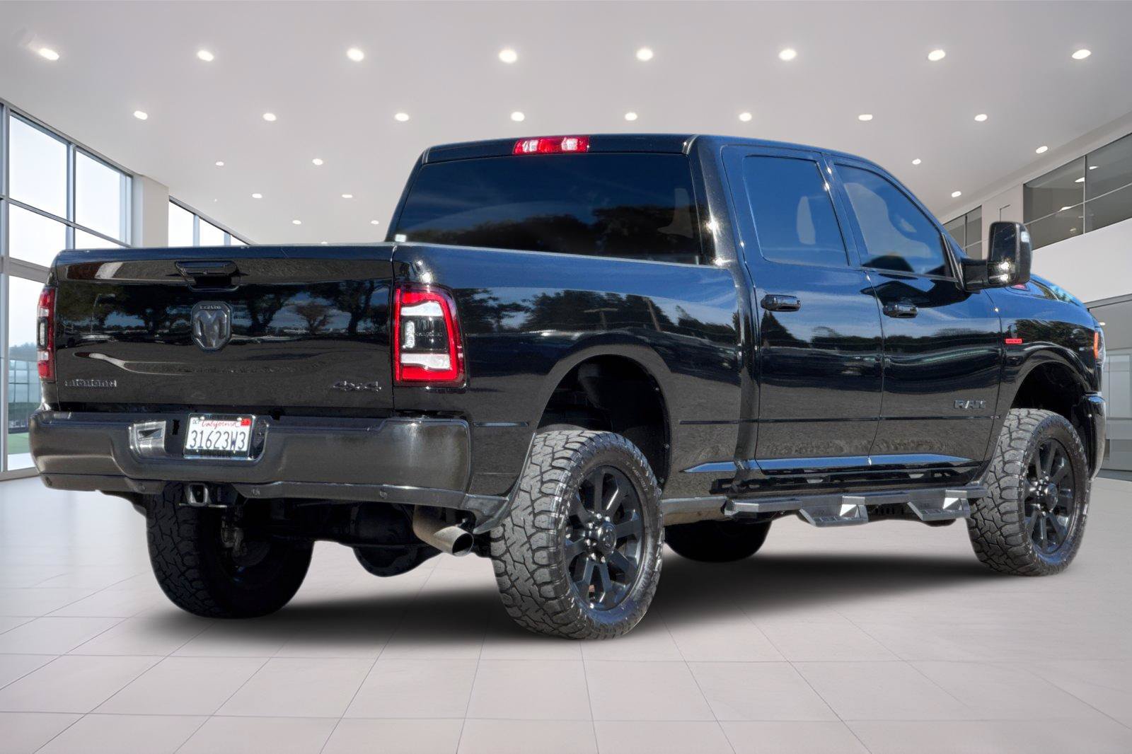 Used 2023 RAM 2500 Big Horn w/ Night Edition AWD/4WD image 4