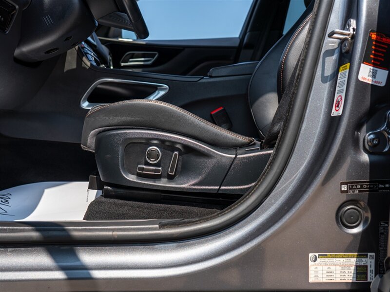 Used 2019 Jaguar F-PACE Prestige AWD/4WD image 16