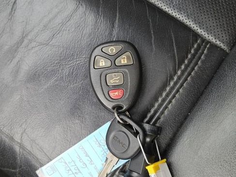 Used 2013 GMC Acadia Denali image 39