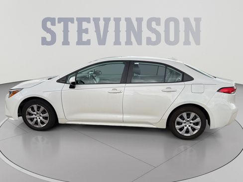 Used 2021 Toyota Corolla LE FWD image 2