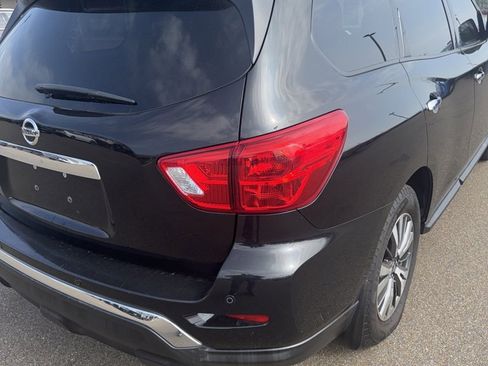 Used 2020 Nissan Pathfinder S image 6