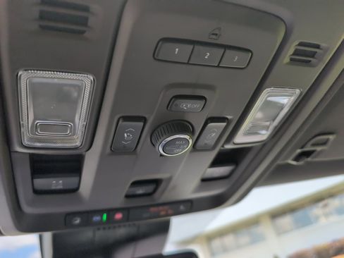 Used 2023 GMC Yukon XL SLT w/ SLT Luxury Package image 36