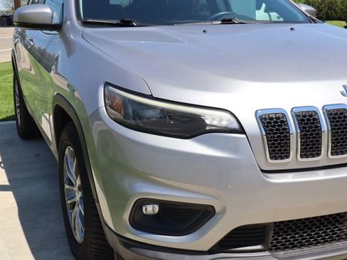 Used 2021 Jeep Cherokee Latitude Lux FWD image 3