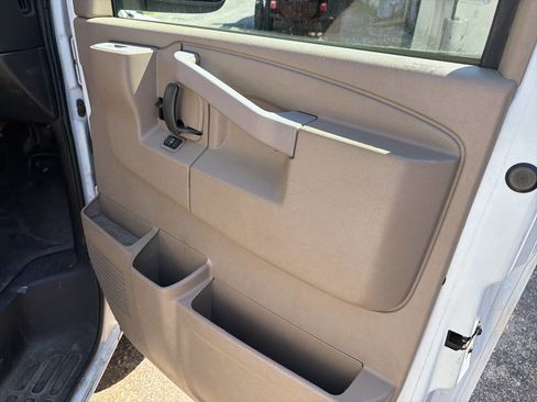 Used 2016 Chevrolet Express 2500 Extended image 13