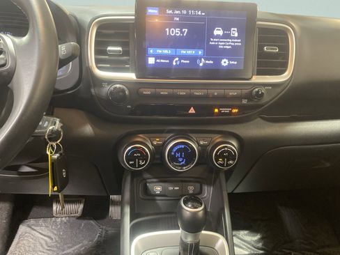 Used 2023 Hyundai Venue SEL image 22