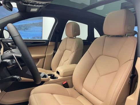 New 2026 Porsche Macan AWD/4WD image 5