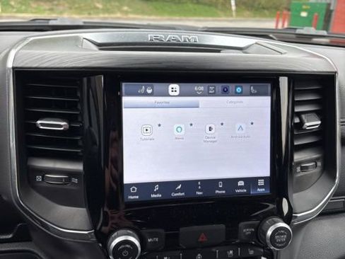 Used 2024 RAM 1500 Laramie image 12