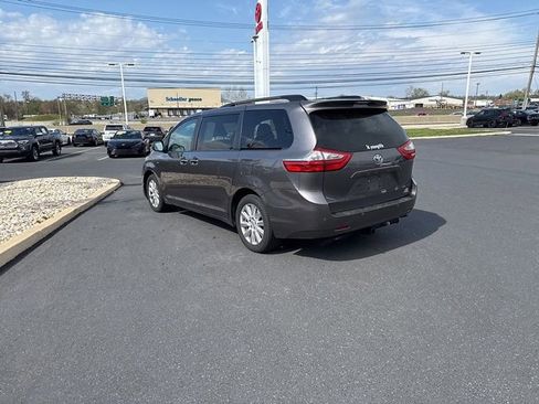 Used 2017 Toyota Sienna XLE Premium image 5