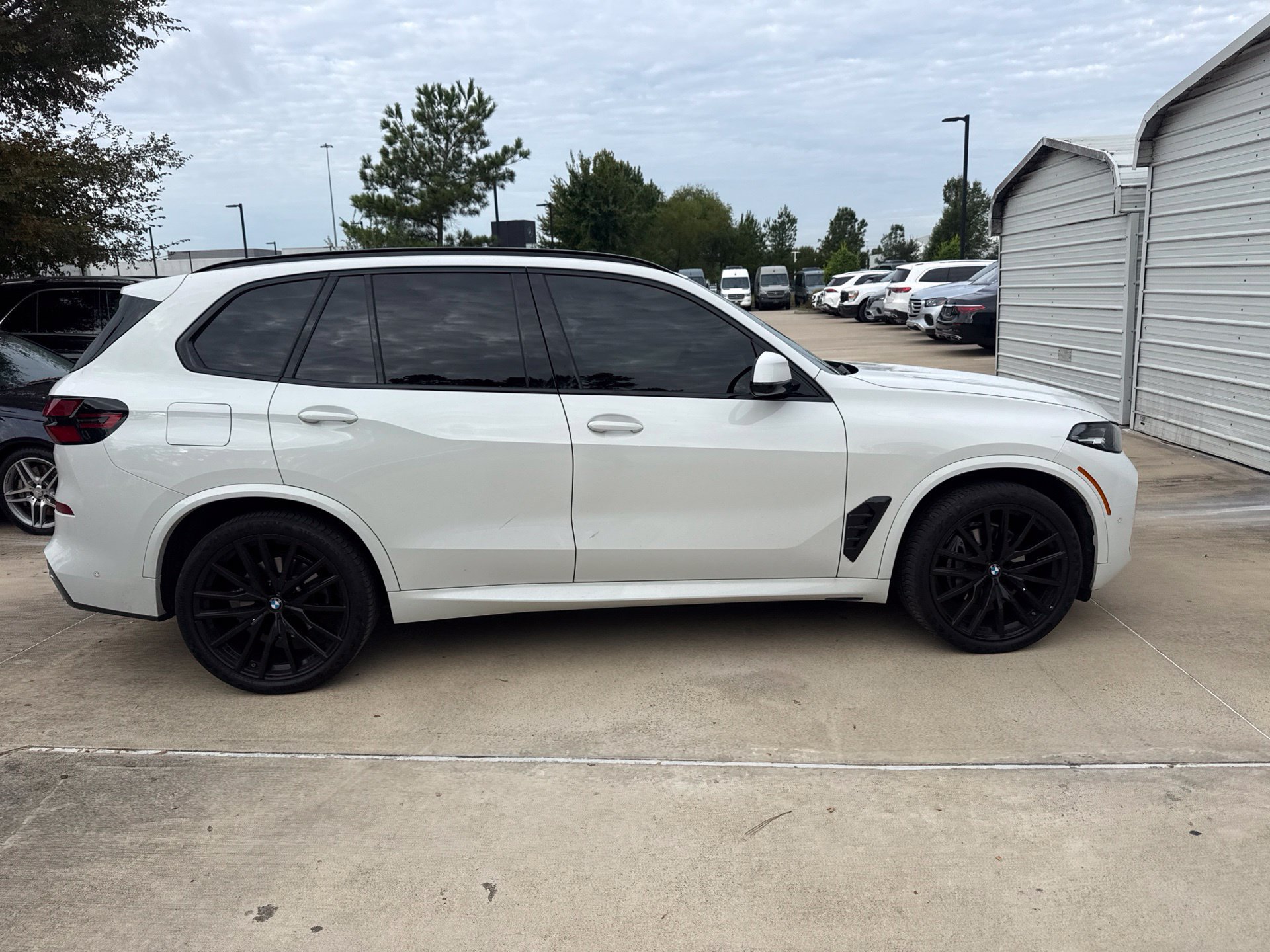 Used 2024 BMW X5 xDrive40i w/ M Sport Package AWD/4WD image 3
