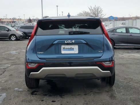 Used 2023 Kia Niro SX Touring image 6