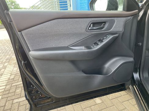 Used 2023 Nissan Rogue S AWD/4WD image 12