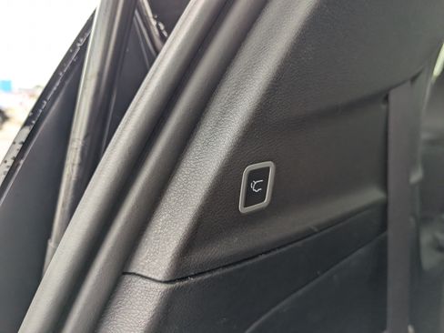 Used 2025 Chrysler Pacifica Select FWD image 14
