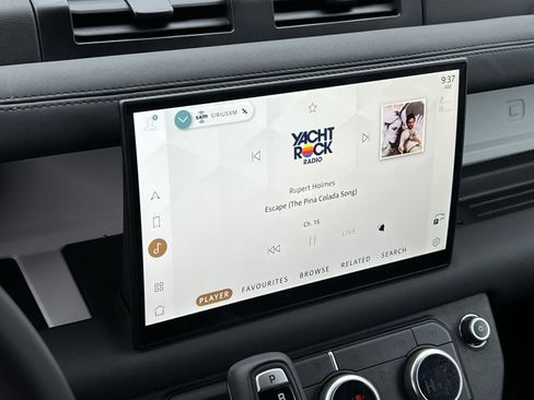 Used 2025 Land Rover Defender 110 S image 16