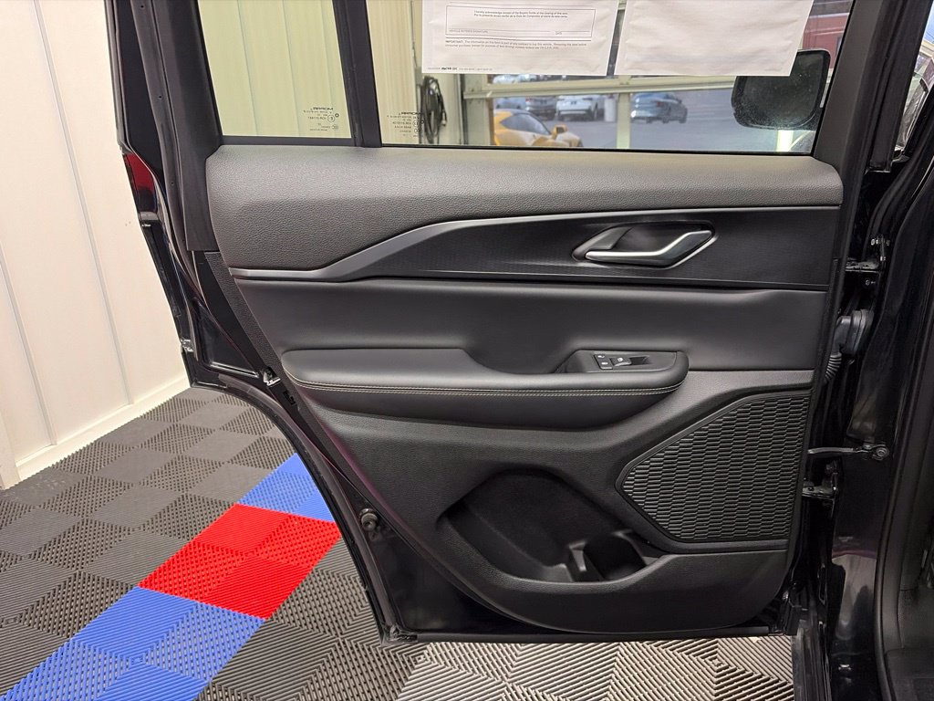 Used 2023 Jeep Grand Cherokee Altitude AWD/4WD image 17