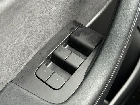 Used 2021 Tesla Model Y Performance image 19