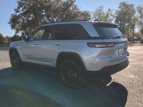 Used 2024 Jeep Grand Cherokee Altitude image 6