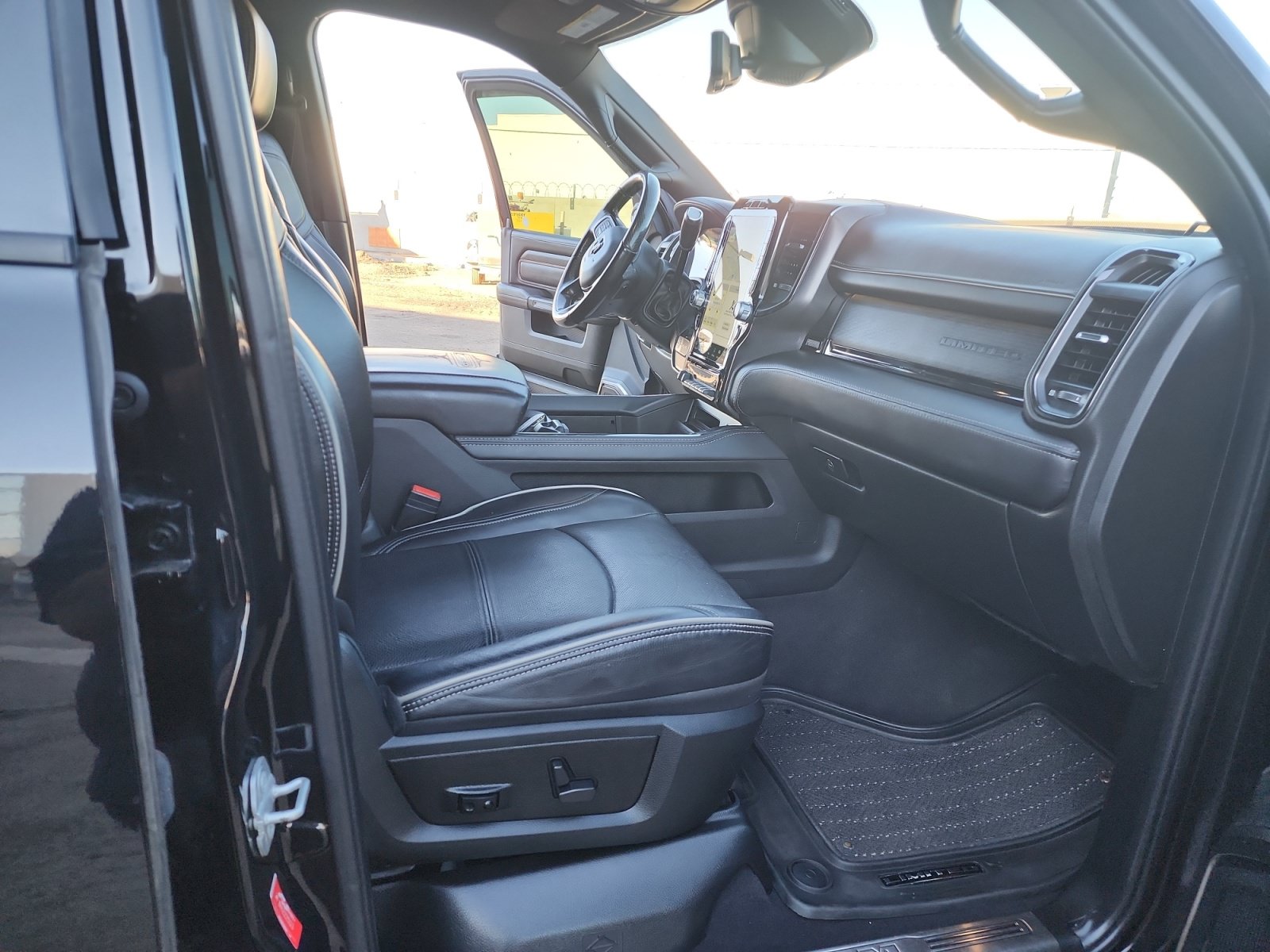 Used 2022 RAM 3500 Limited AWD/4WD image 28